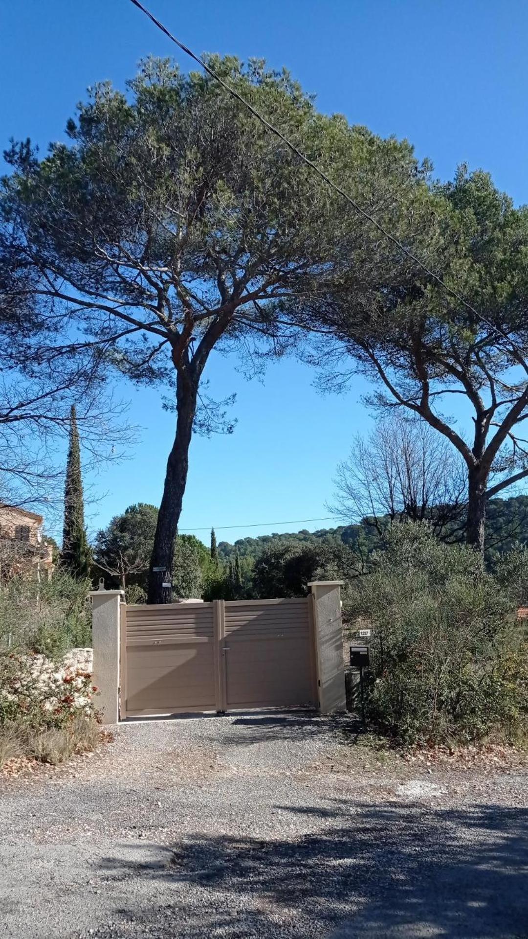 Les Cigales Bed & Breakfast Villelaure Exterior photo